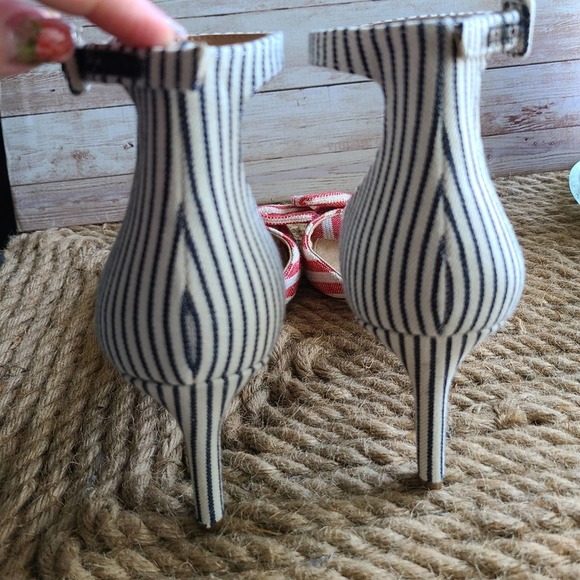 NWOT | G.I.L.I | BOW FRONT STRIPE HEELS - Picture 7 of 11